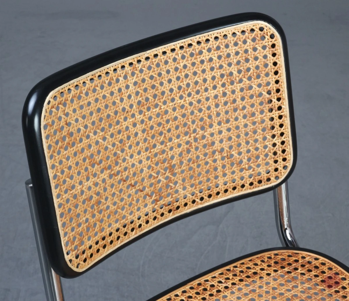 Thonet S32 Freischwinger mit Wiener Geflecht und schöner Patina gebraucht Thonet S32 Freischwinger mit Wiener Geflecht und schöner Patina gebraucht