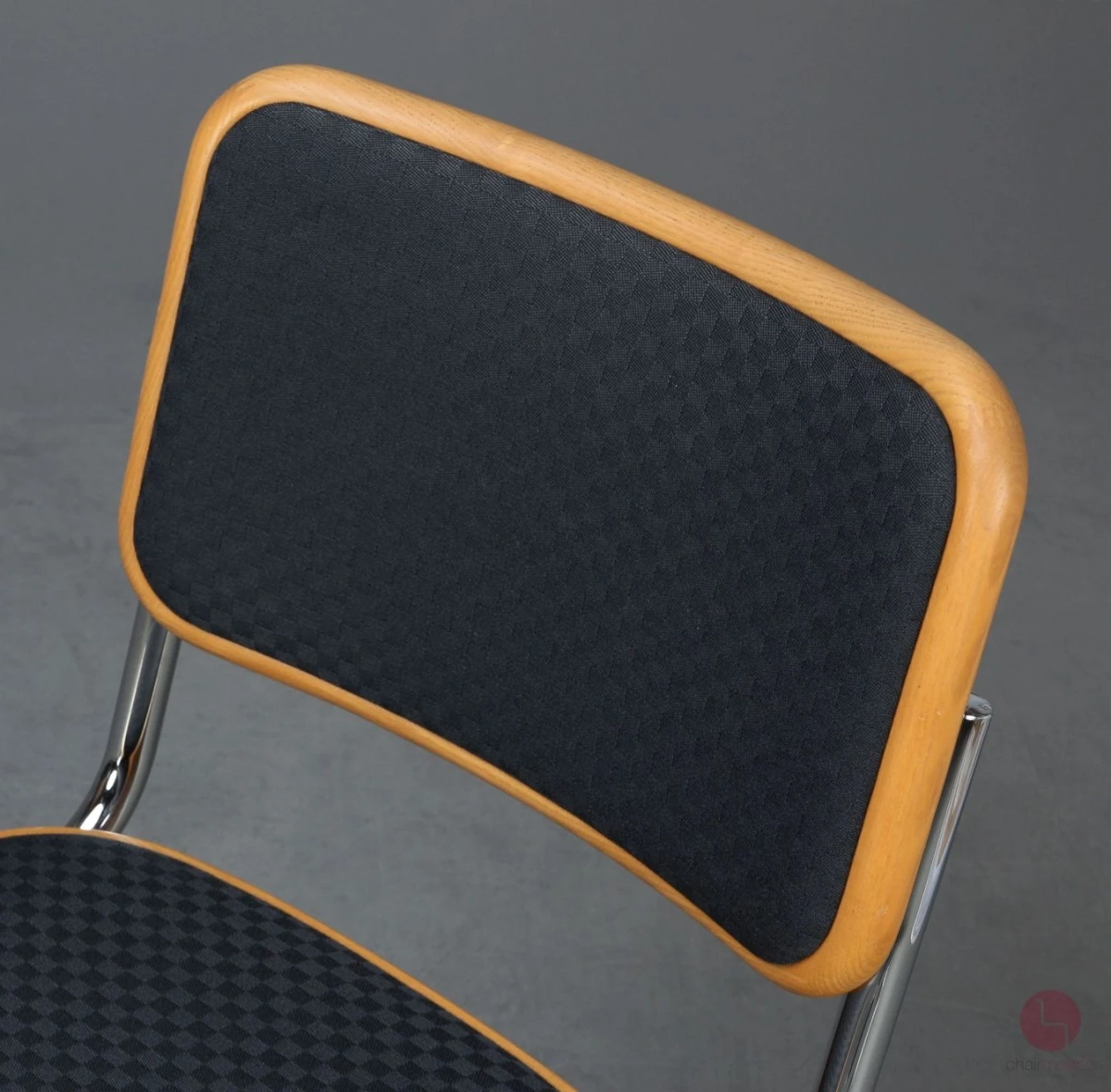 Thonet S23 P Freischwinger mit Stoff Polster Schwarz Thonet S23 P Freischwinger mit Stoff Polster Schwarz