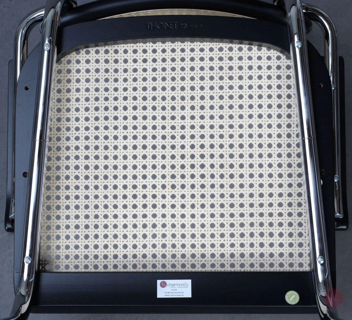 Thonet S64 V Freischwinger in Schwarz mit Wiener Geflecht + Stützgewebe Thonet S64 V Freischwinger in Schwarz mit Wiener Geflecht + Stützgewebe