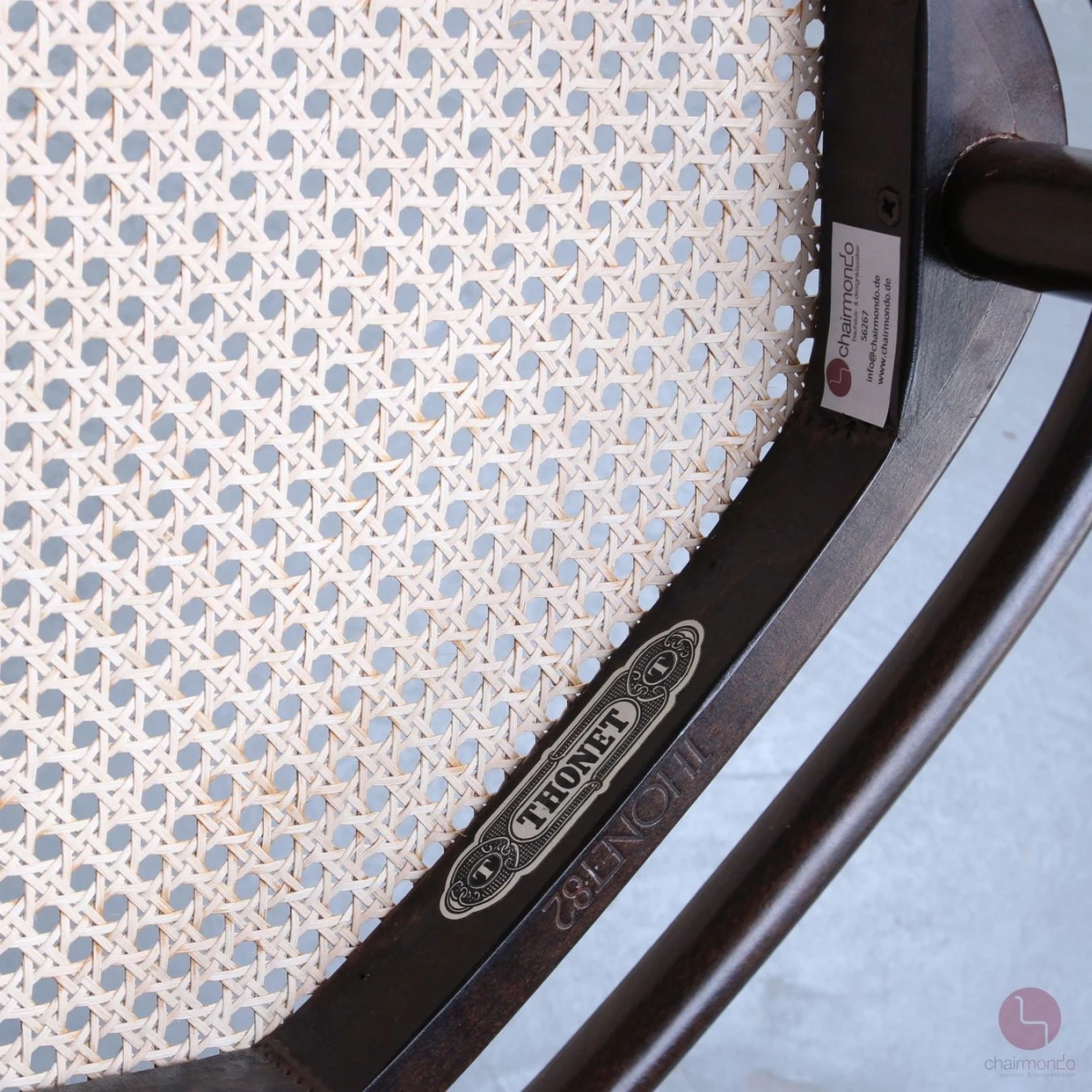 Thonet 215 R Kaffeehaus Stuhl Dunkelbraun gebraucht Thonet 215 R Kaffeehaus Stuhl Dunkelbraun gebraucht