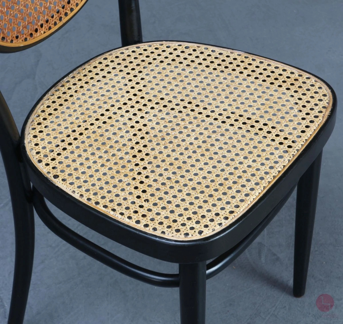 Thonet 215 R Kaffeehausstuhl Schwarz mit Wiener Geflecht gebraucht Thonet 215 R Kaffeehausstuhl Schwarz mit Wiener Geflecht gebraucht