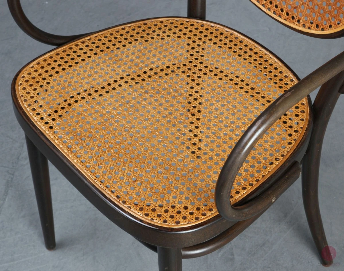 Thonet 215 RF Kaffeehaus Stuhl mit Armlehne Dunkelbraun gebraucht Thonet 215 RF Kaffeehaus Stuhl mit Armlehne Dunkelbraun gebraucht
