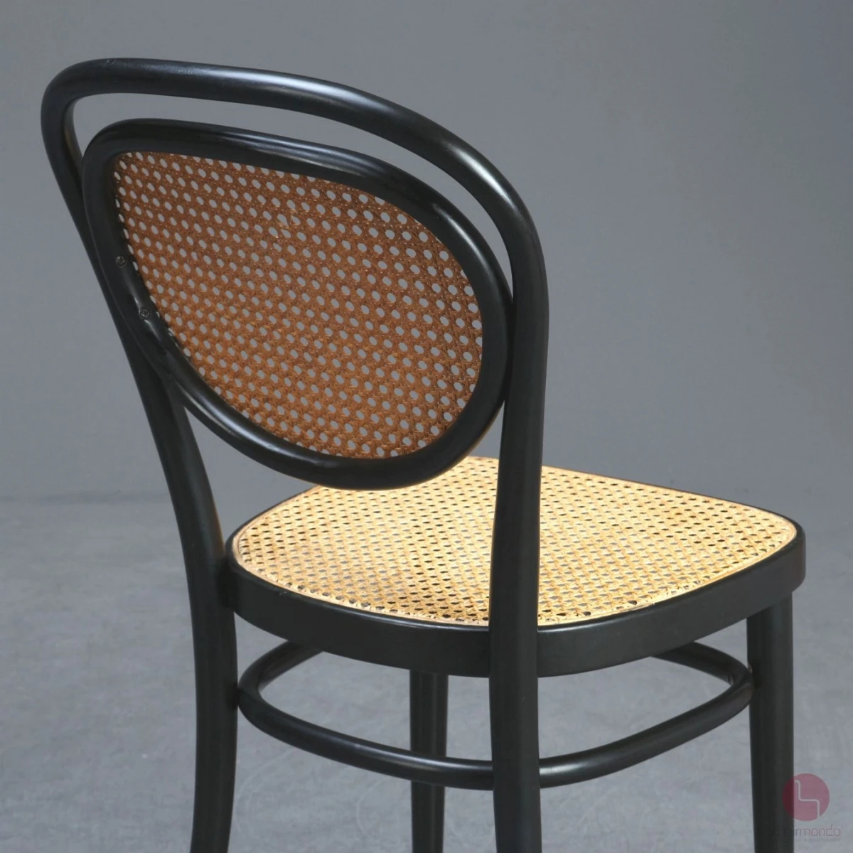 Thonet 215 R Kaffeehausstuhl Schwarz mit Wiener Geflecht gebraucht Thonet 215 R Kaffeehausstuhl Schwarz mit Wiener Geflecht gebraucht