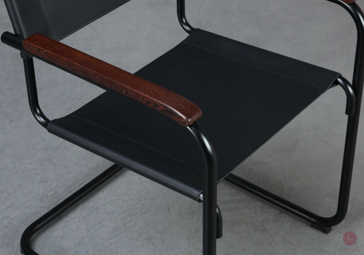 Thonet S34 Freischwinger mit erneuertem Leder und Wenge Armlehnen gebraucht