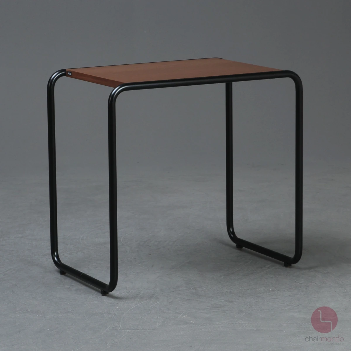 Thonet B9 c Beistelltisch Gestell Schwarz, Nussbaum TP44