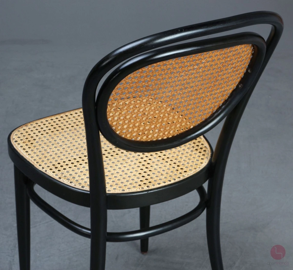 Thonet 215 R Kaffeehausstuhl Schwarz mit Wiener Geflecht gebraucht Thonet 215 R Kaffeehausstuhl Schwarz mit Wiener Geflecht gebraucht