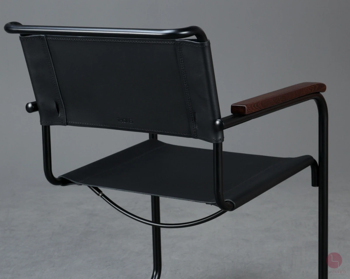 Thonet S34 Freischwinger mit erneuertem Leder und Wenge Armlehnen gebraucht