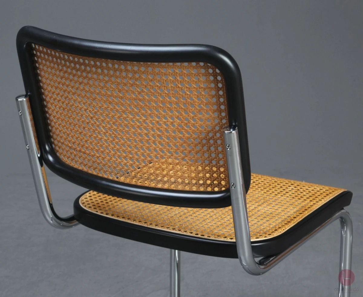 Thonet S32 Freischwinger mit Wiener Geflecht und schöner Patina gebraucht Thonet S32 Freischwinger mit Wiener Geflecht und schöner Patina gebraucht
