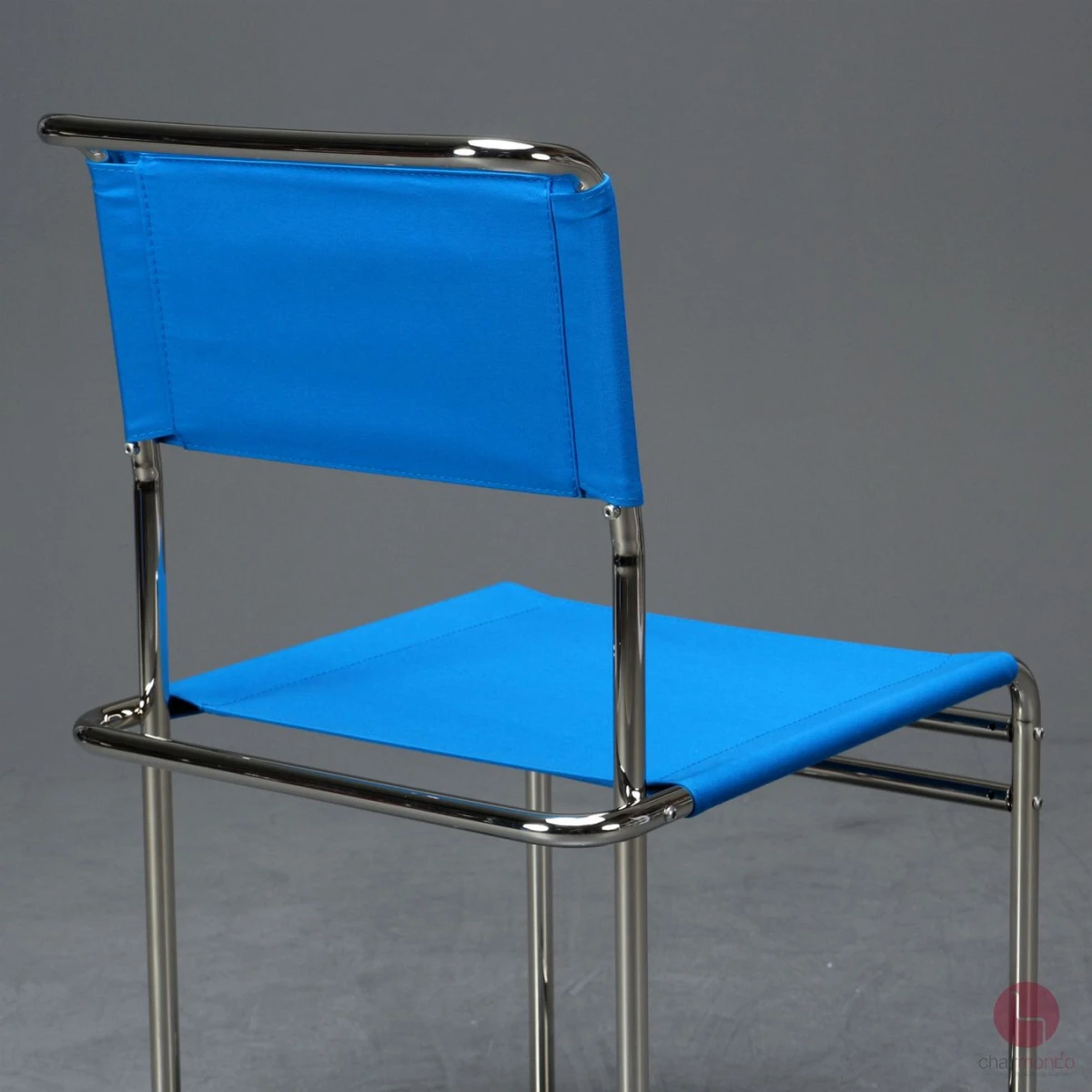 Tecta-B40-Stuhl-Bauhaus-Gurte-Blau-Detailansicht-Rückenlehne-1 Tecta-B40-Stuhl-Bauhaus-Gurte-Blau-Detailansicht-Rückenlehne-1