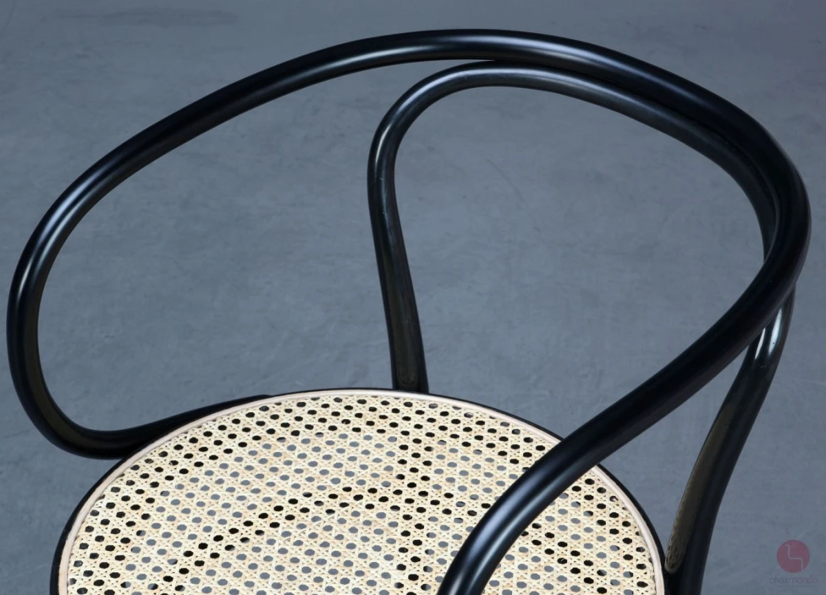 Thonet 209 Kaffeehaus Stuhl mit Wiener Geflecht in Schwarz gebraucht