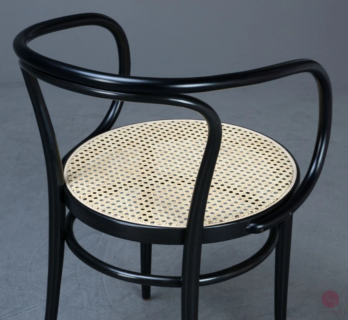 Thonet 209 Kaffeehaus Stuhl mit Wiener Geflecht in Schwarz gebraucht