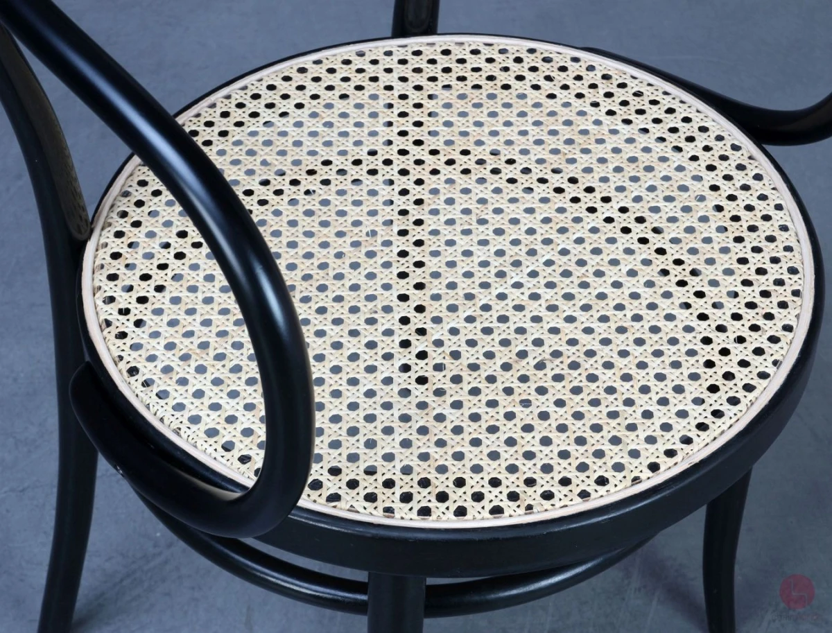 Thonet 209 Kaffeehaus Stuhl mit Wiener Geflecht in Schwarz gebraucht