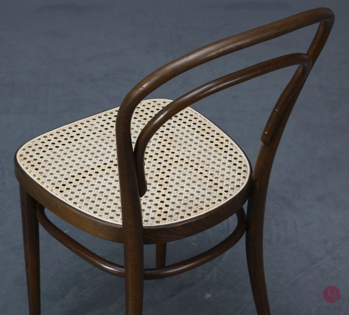 Thonet 214 Nussbaum Braun Bugholzstuhl mit neuem Geflecht gebraucht Thonet 214 Nussbaum Braun Bugholzstuhl mit neuem Geflecht gebraucht