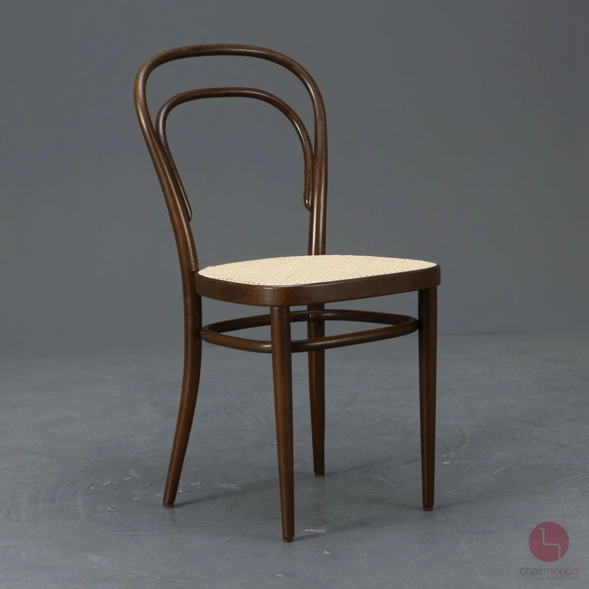 Thonet 214 Nussbaum Braun Bugholzstuhl mit neuem Geflecht gebraucht Thonet 214 Nussbaum Braun Bugholzstuhl mit neuem Geflecht gebraucht