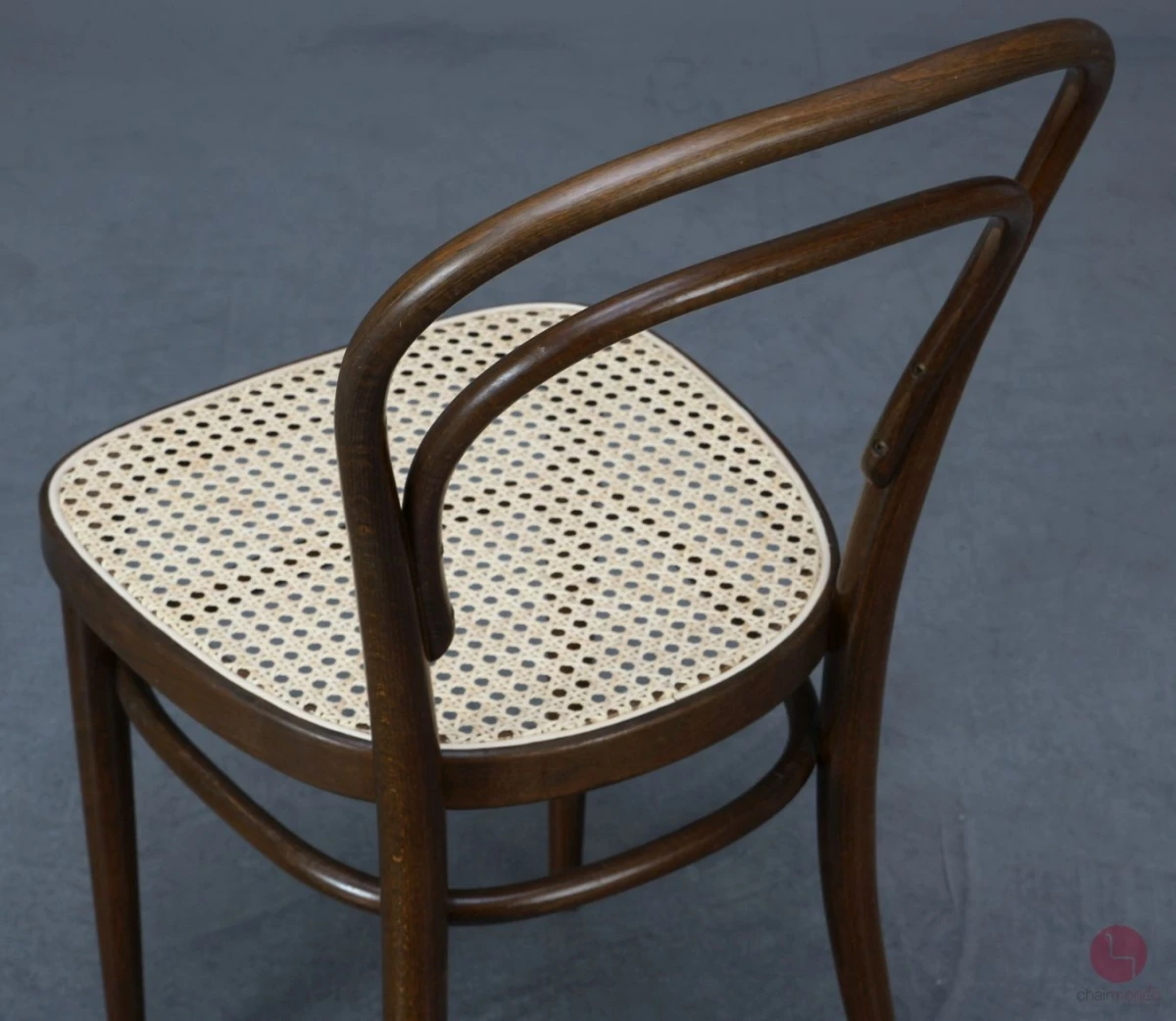 Thonet 214 Nussbaum Braun Bugholzstuhl mit neuem Geflecht gebraucht Thonet 214 Nussbaum Braun Bugholzstuhl mit neuem Geflecht gebraucht