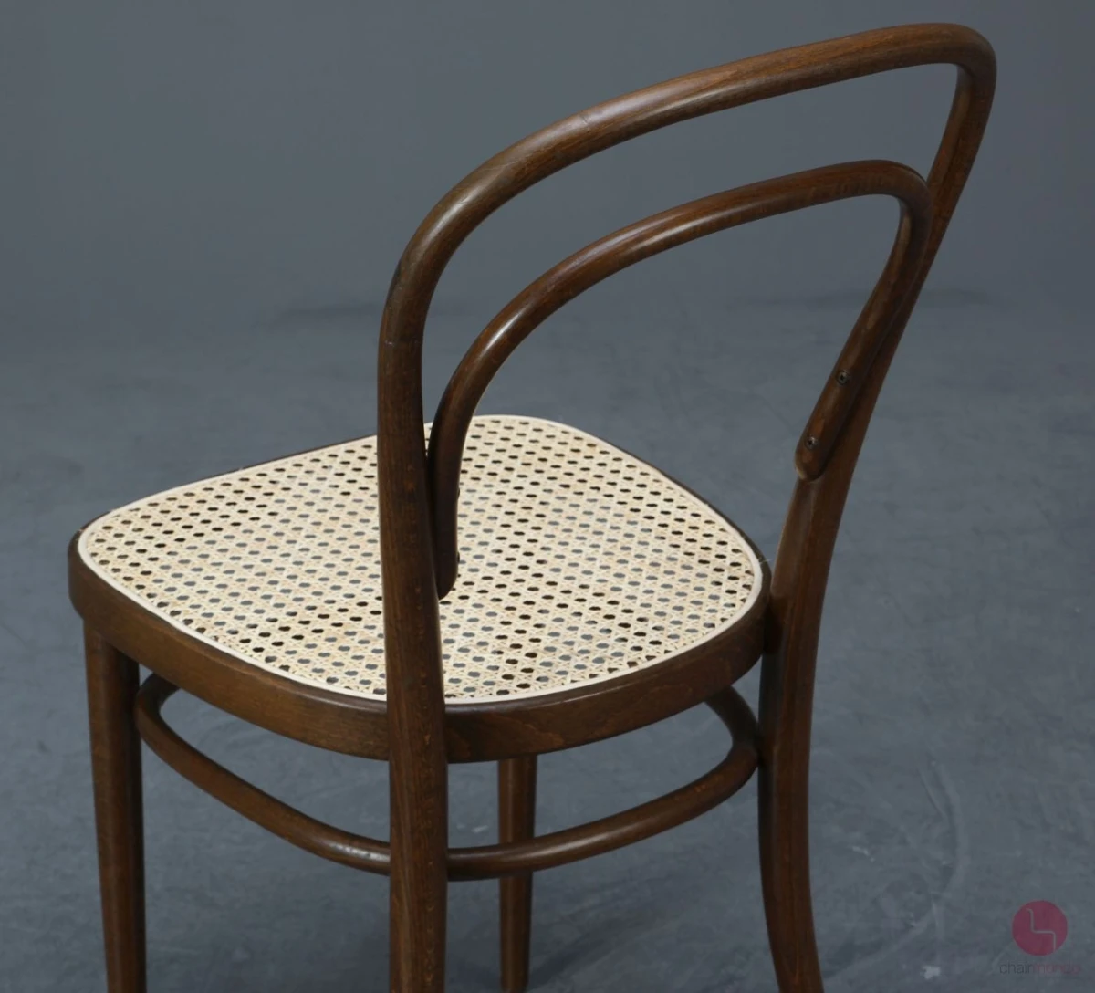 Thonet 214 Nussbaum Braun Bugholzstuhl mit neuem Geflecht gebraucht Thonet 214 Nussbaum Braun Bugholzstuhl mit neuem Geflecht gebraucht
