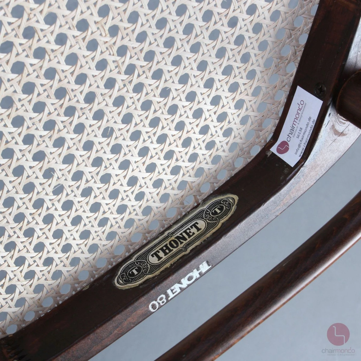 Thonet 214 Kaffeehaus Stuhl in Braun mit neuem Geflecht