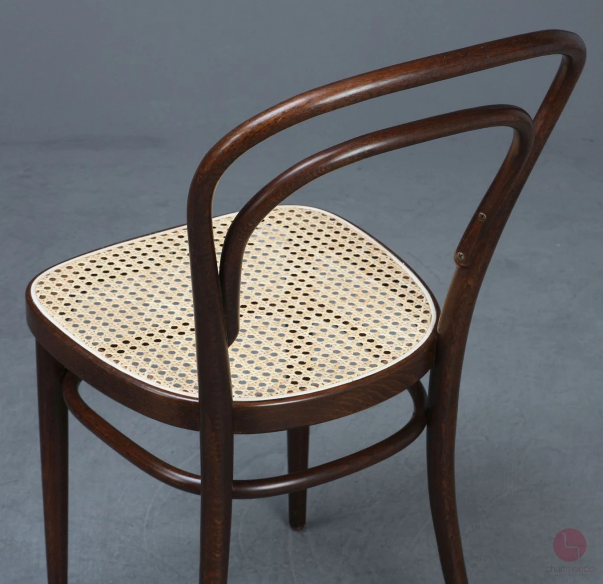 Thonet 214 Kaffeehaus Stuhl in Braun mit neuem Geflecht