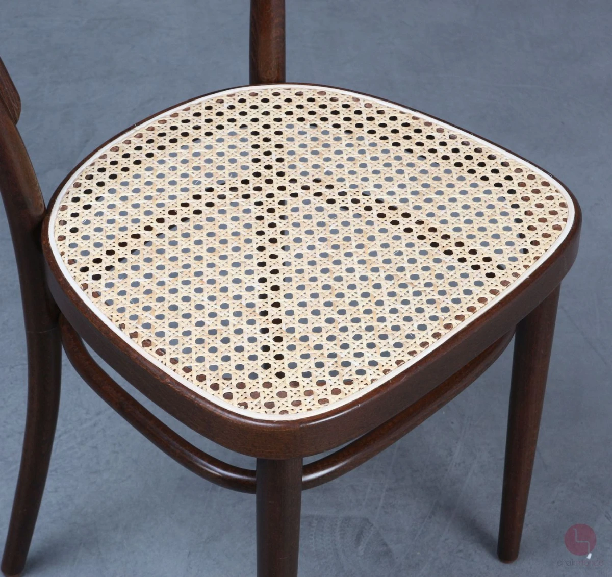 Thonet 214 Kaffeehaus Stuhl in Braun mit neuem Geflecht