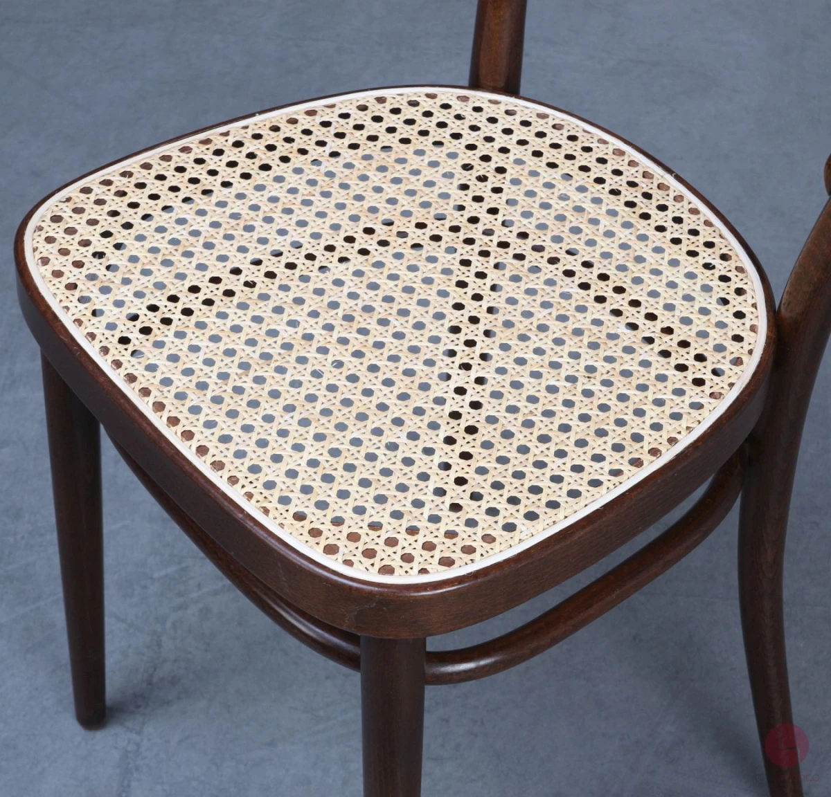 Thonet 214 Kaffeehaus Stuhl in Braun mit neuem Geflecht