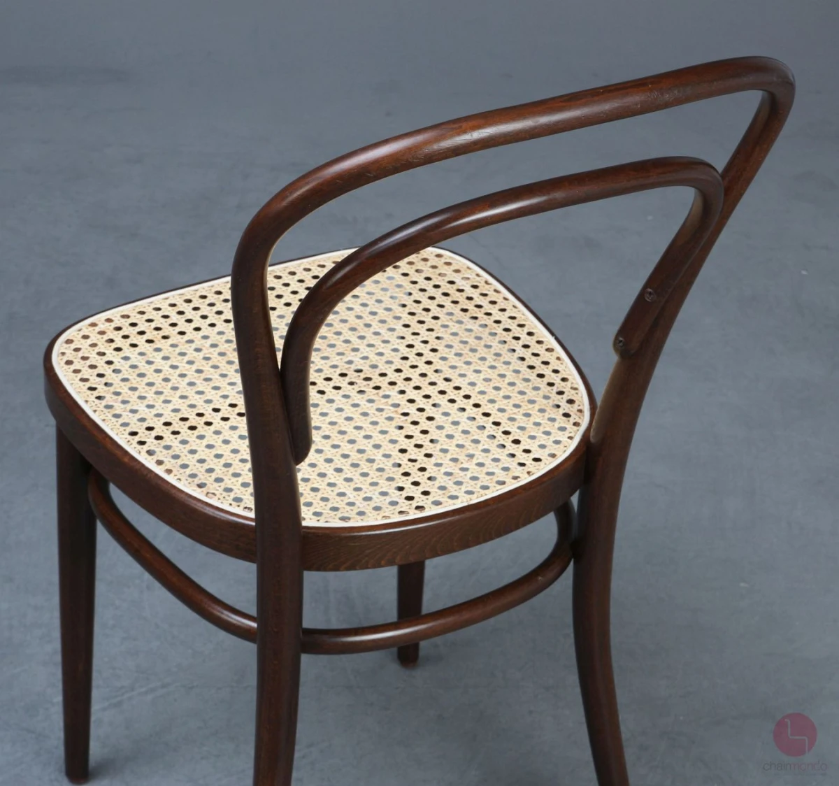 Thonet 214 Kaffeehaus Stuhl in Braun mit neuem Geflecht