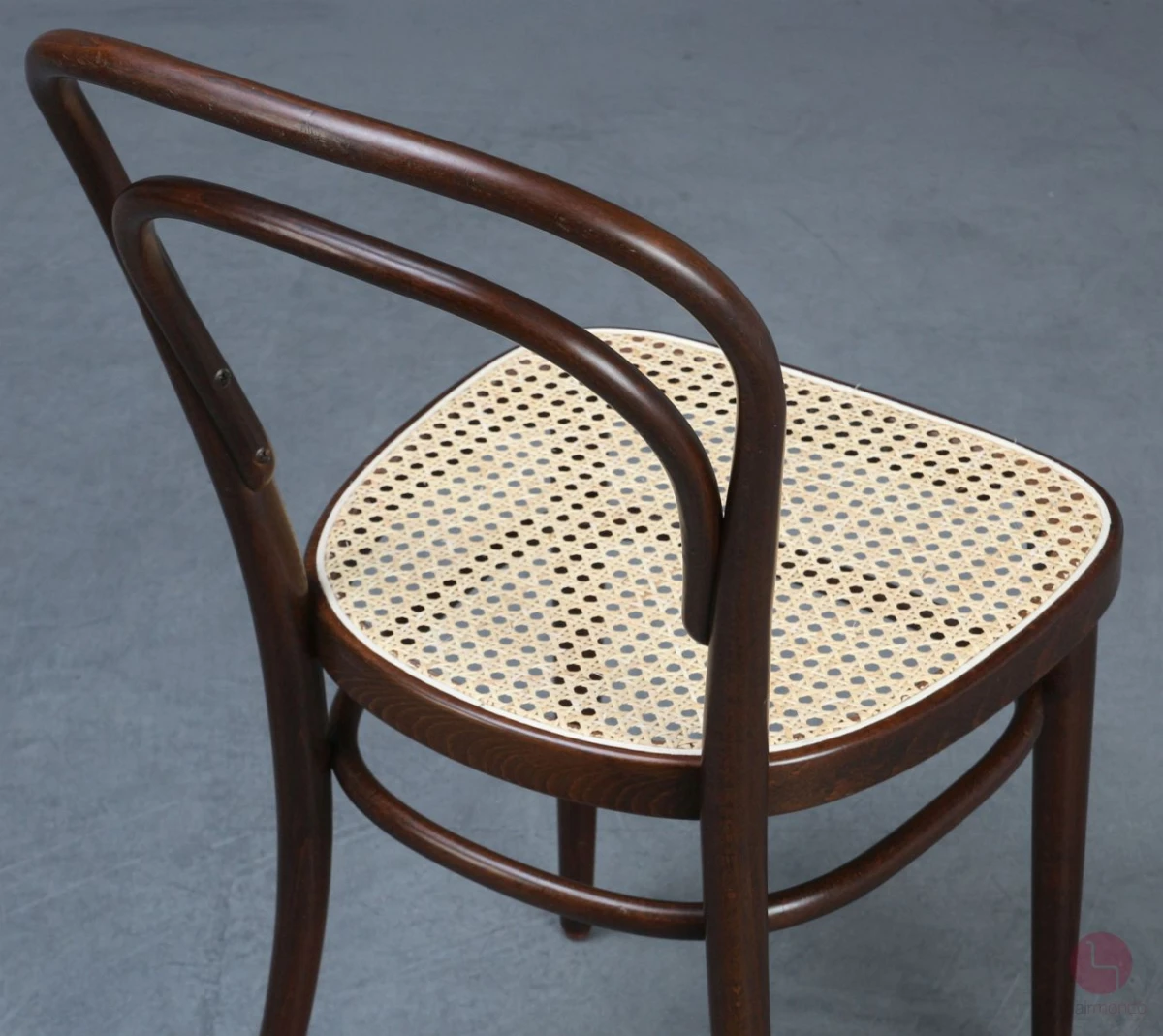 Thonet 214 Kaffeehaus Stuhl in Braun mit neuem Geflecht
