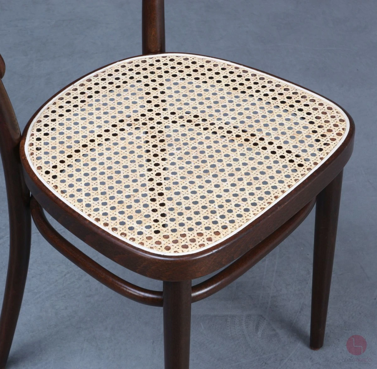 Thonet 214 Kaffeehaus Stuhl in Braun mit neuem Geflecht