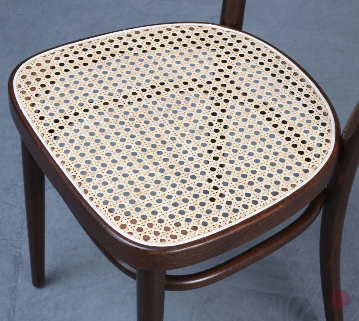 Thonet 214 Kaffeehaus Stuhl in Braun mit neuem Geflecht
