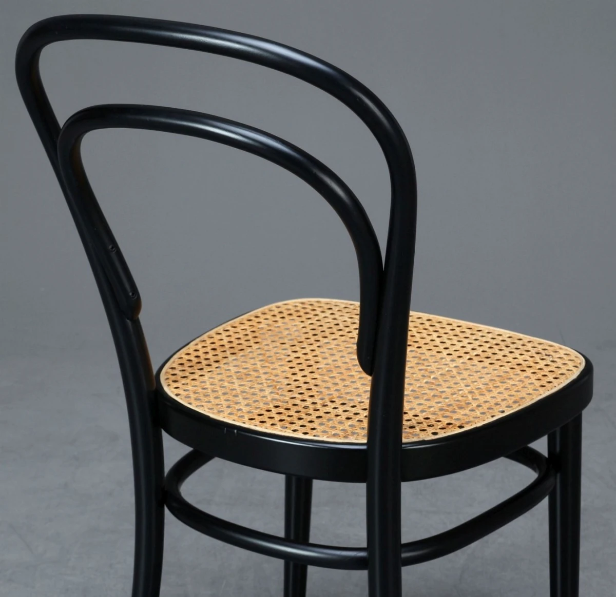 Thonet 214 Bugholz Stuhl in Schwarz mit Wiener Geflecht gebraucht