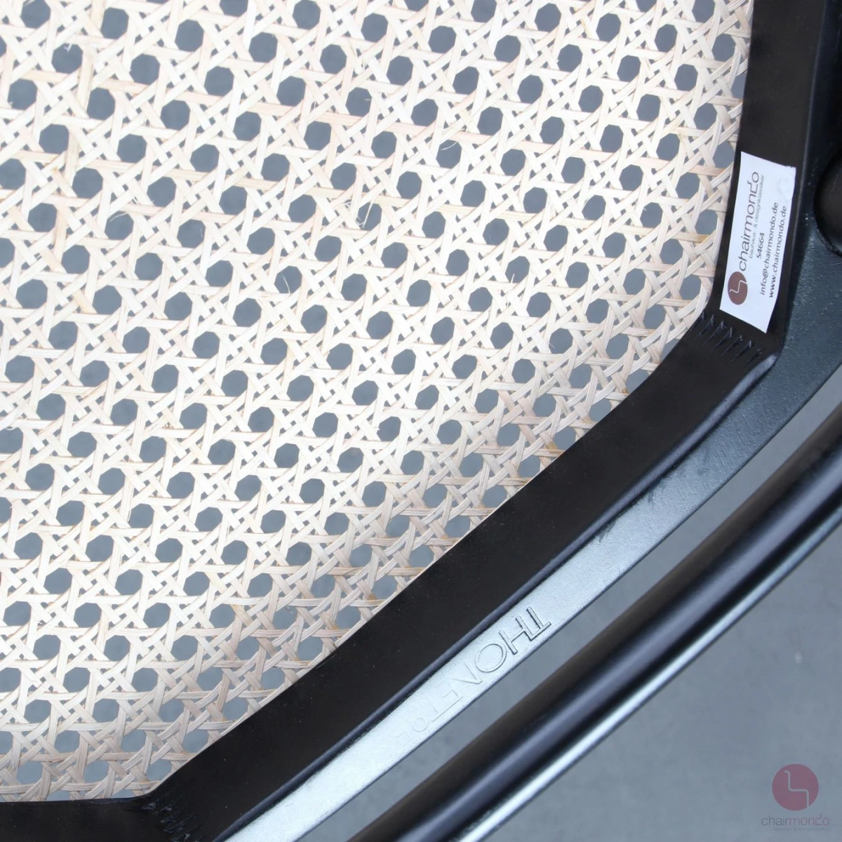 Thonet 214 Bugholz Stuhl Schwarz mit erneuertem Geflecht