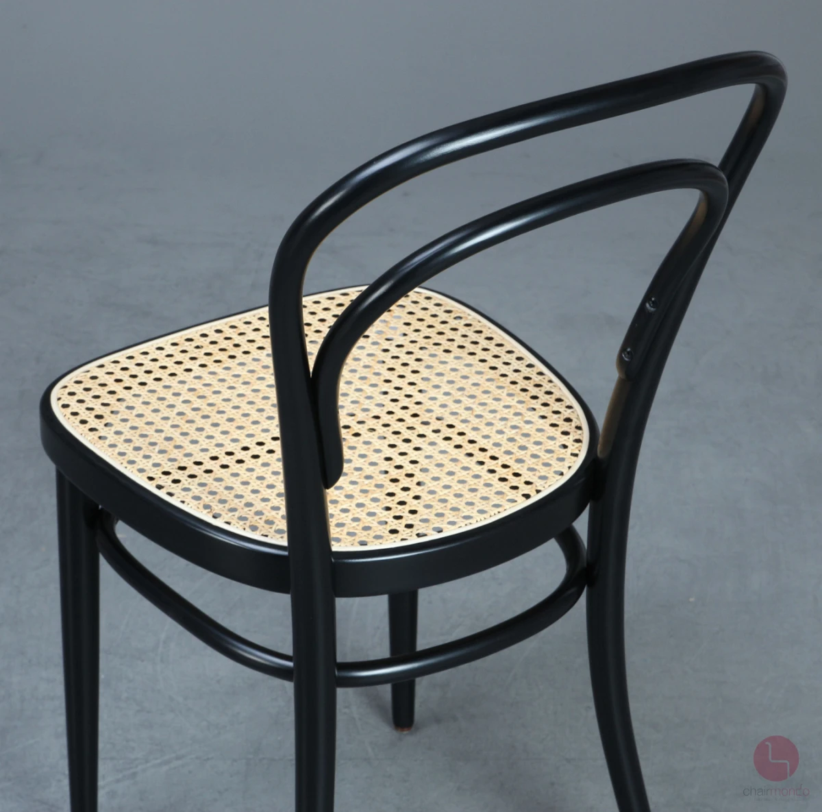 Thonet 214 Bugholz Stuhl Schwarz mit erneuertem Geflecht