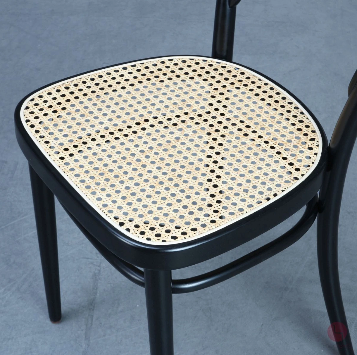 Thonet 214 Bugholz Stuhl Schwarz mit erneuertem Geflecht