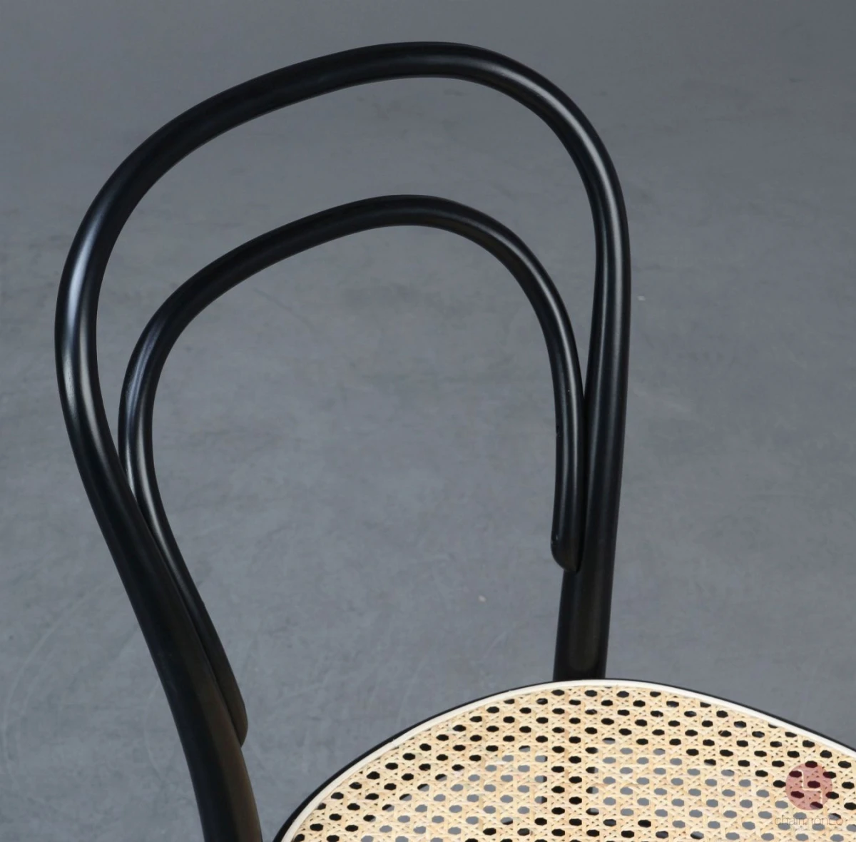 Thonet 214 Bugholz Stuhl Schwarz mit erneuertem Geflecht