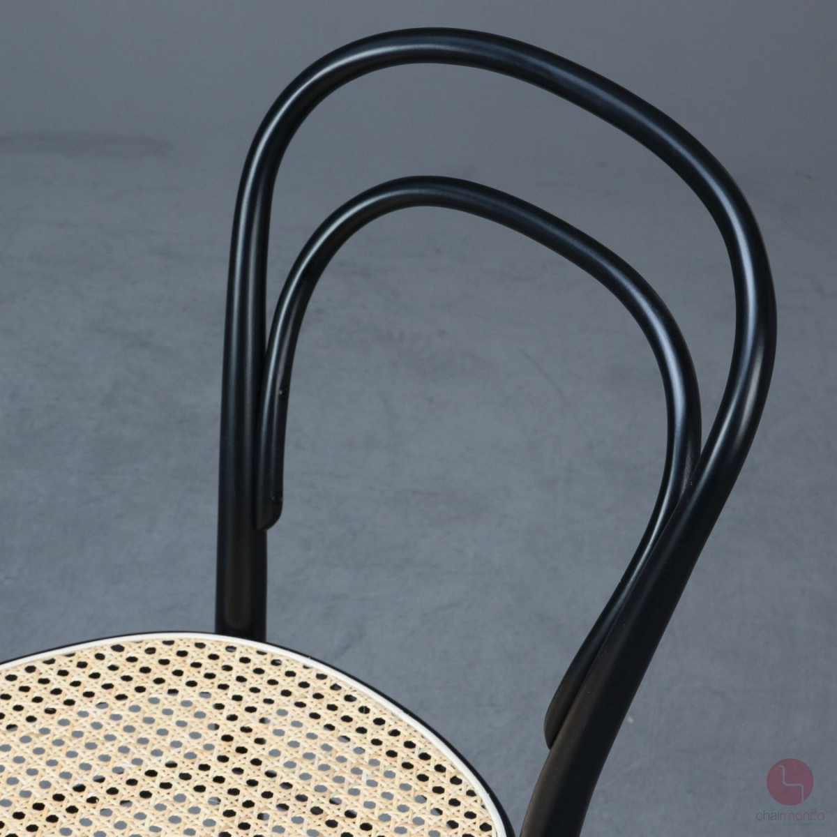 Thonet 214 Bugholz Stuhl Schwarz mit erneuertem Geflecht