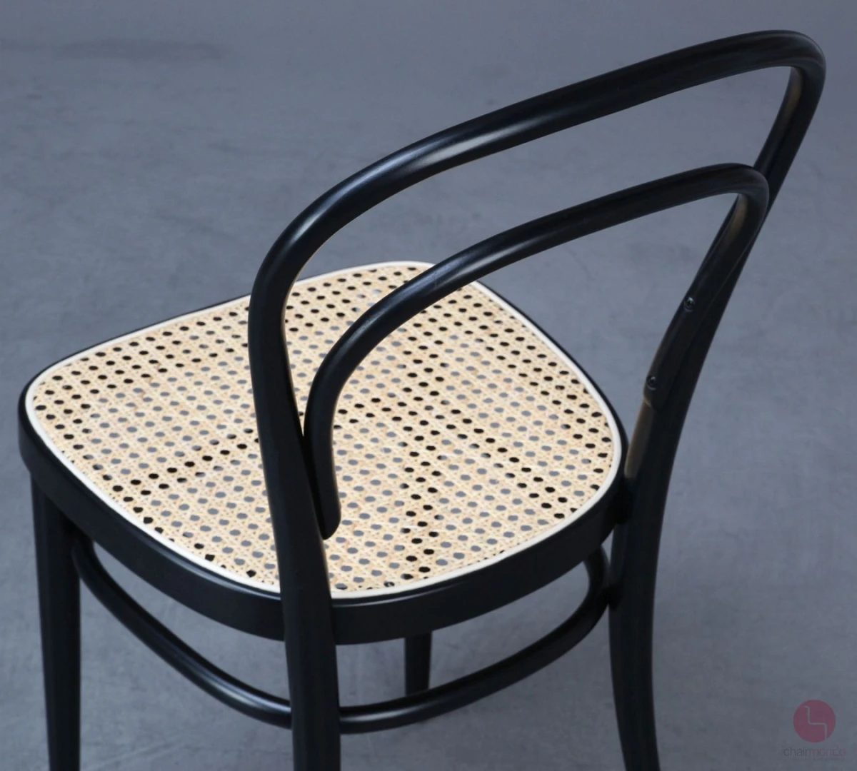 Thonet 214 Bugholz Stuhl Schwarz mit erneuertem Geflecht