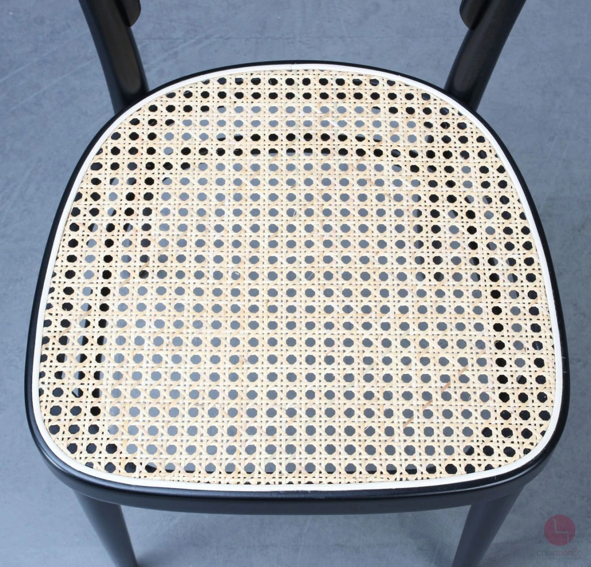 Thonet 214 Bugholz Stuhl Schwarz mit erneuertem Geflecht