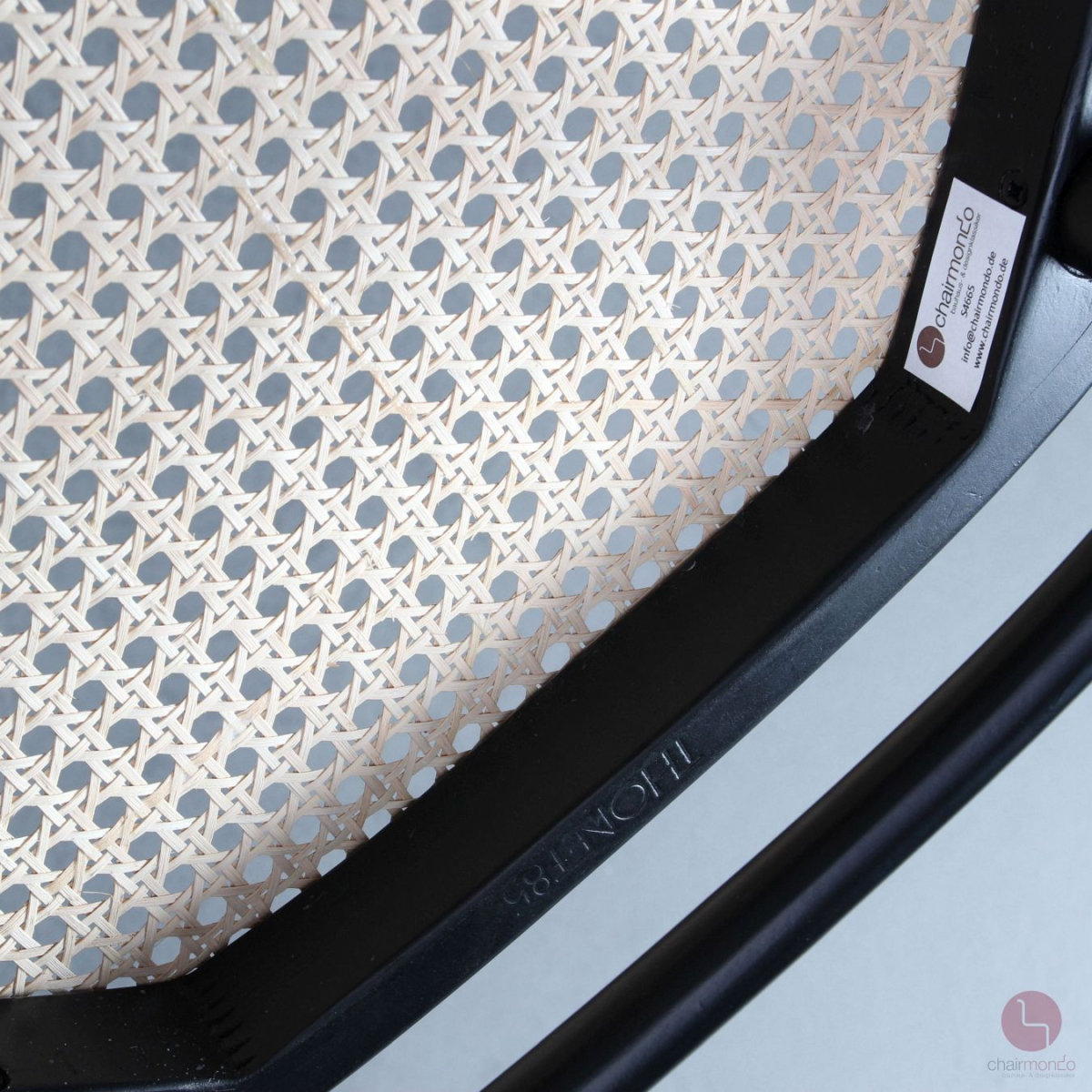 Thonet 214 Bugholz Stuhl Schwarz mit erneuertem Geflecht