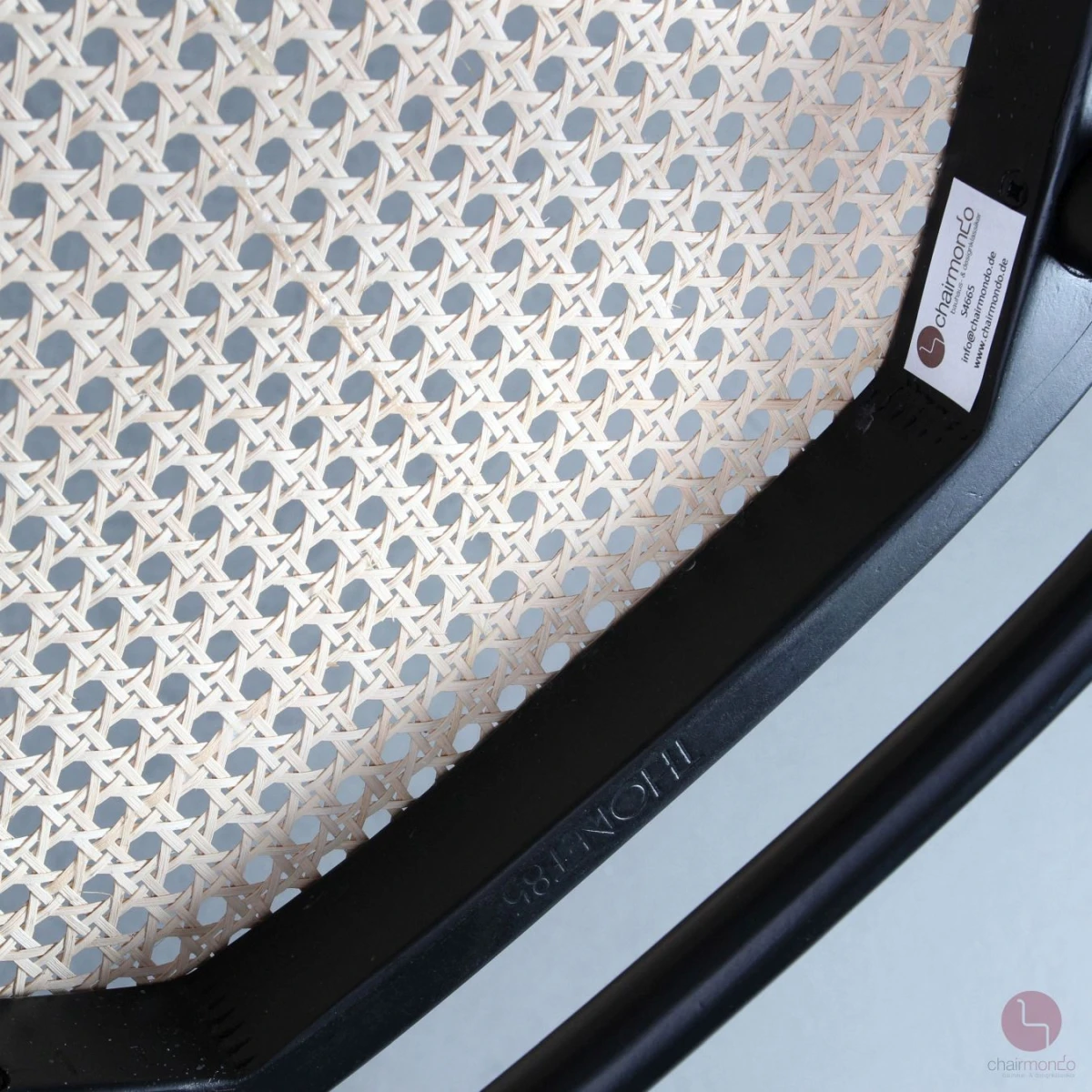 Thonet 214 Bugholz Stuhl Schwarz mit erneuertem Geflecht