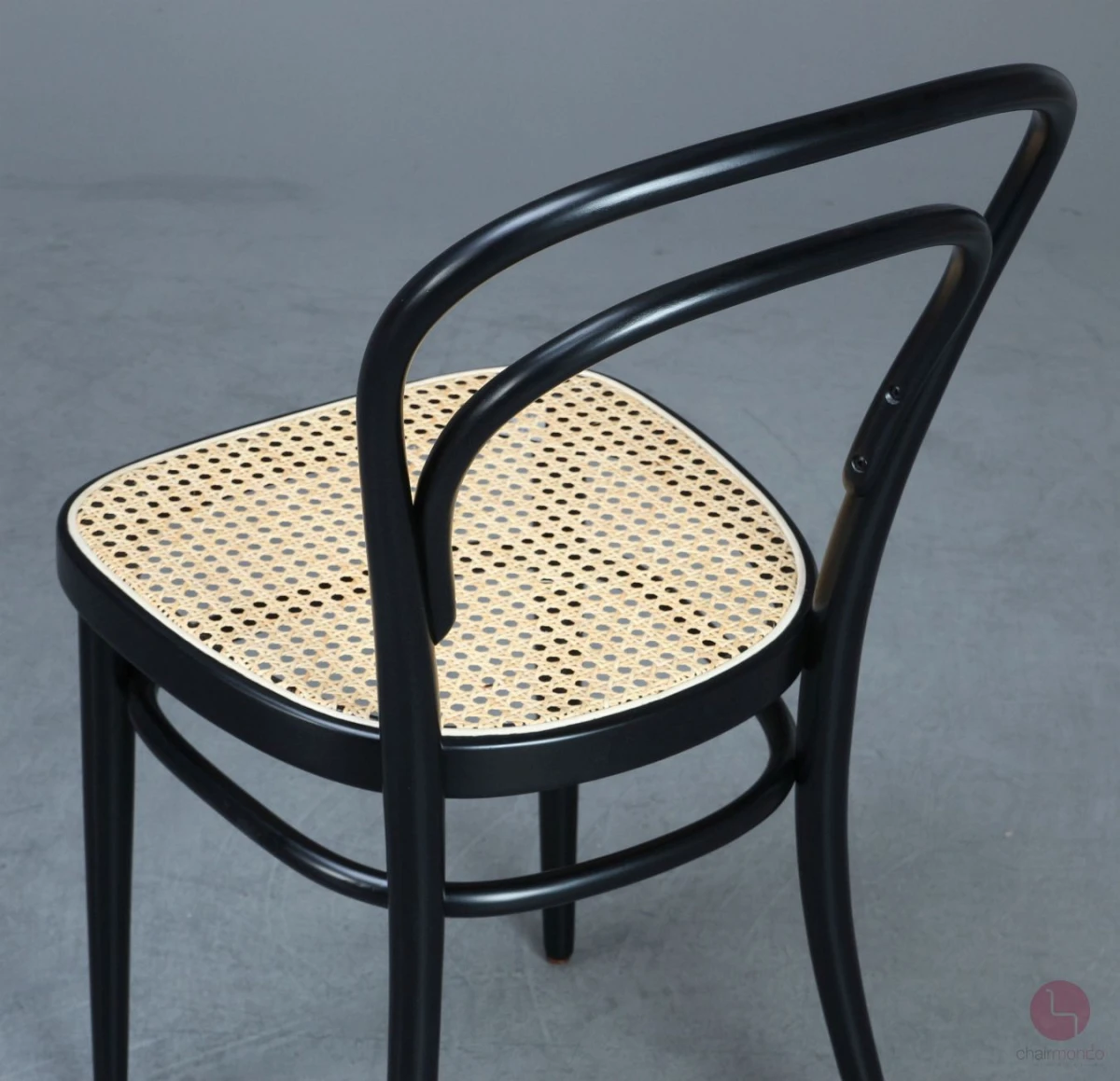 Thonet 214 Bugholz Stuhl Schwarz mit erneuertem Geflecht