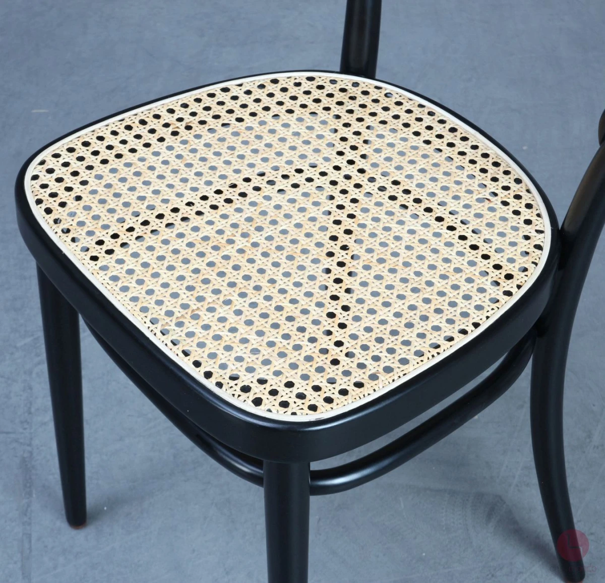 Thonet 214 Bugholz Stuhl Schwarz mit erneuertem Geflecht