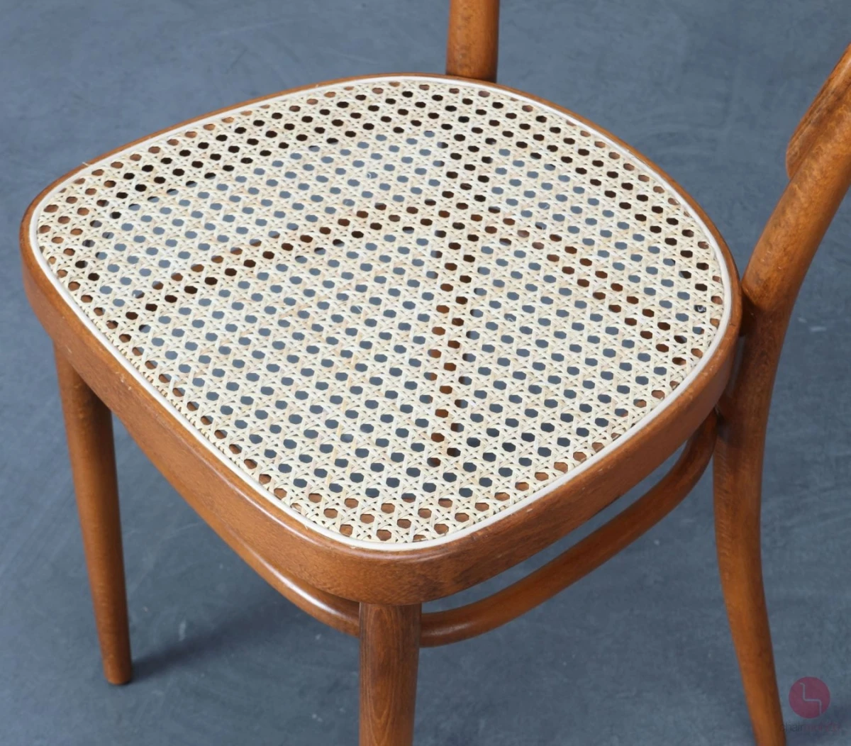 Thonet 214 Kirschbaum Braun Bugholzstuhl mit neuem Geflecht gebraucht Thonet 214 Kirschbaum Braun Bugholzstuhl mit neuem Geflecht gebraucht