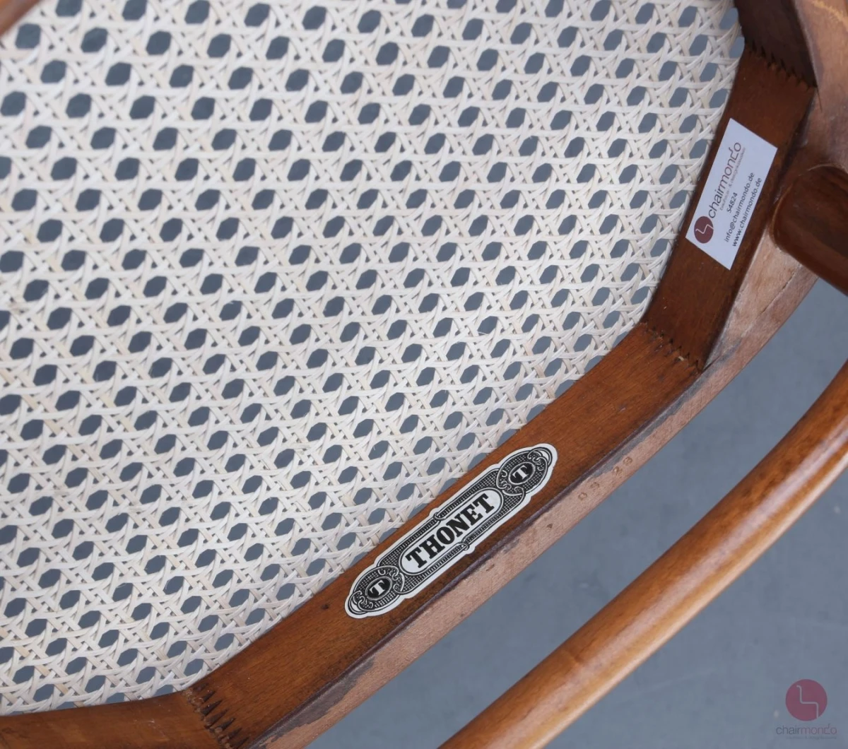 Thonet 214 Kirschbaum Braun Bugholzstuhl mit neuem Geflecht gebraucht Thonet 214 Kirschbaum Braun Bugholzstuhl mit neuem Geflecht gebraucht