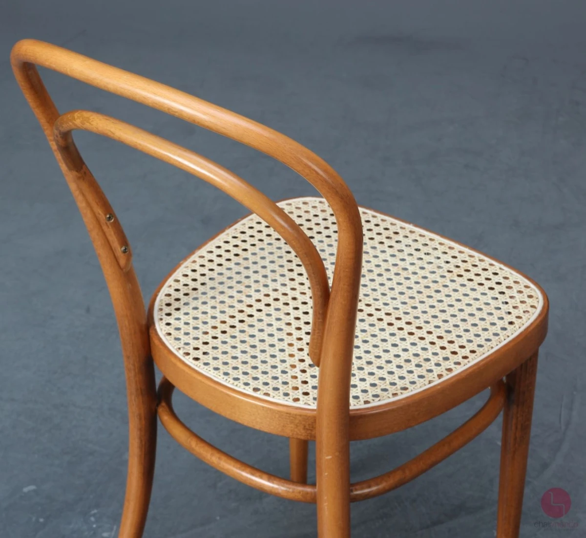 Thonet 214 Kirschbaum Braun Bugholzstuhl mit neuem Geflecht gebraucht Thonet 214 Kirschbaum Braun Bugholzstuhl mit neuem Geflecht gebraucht