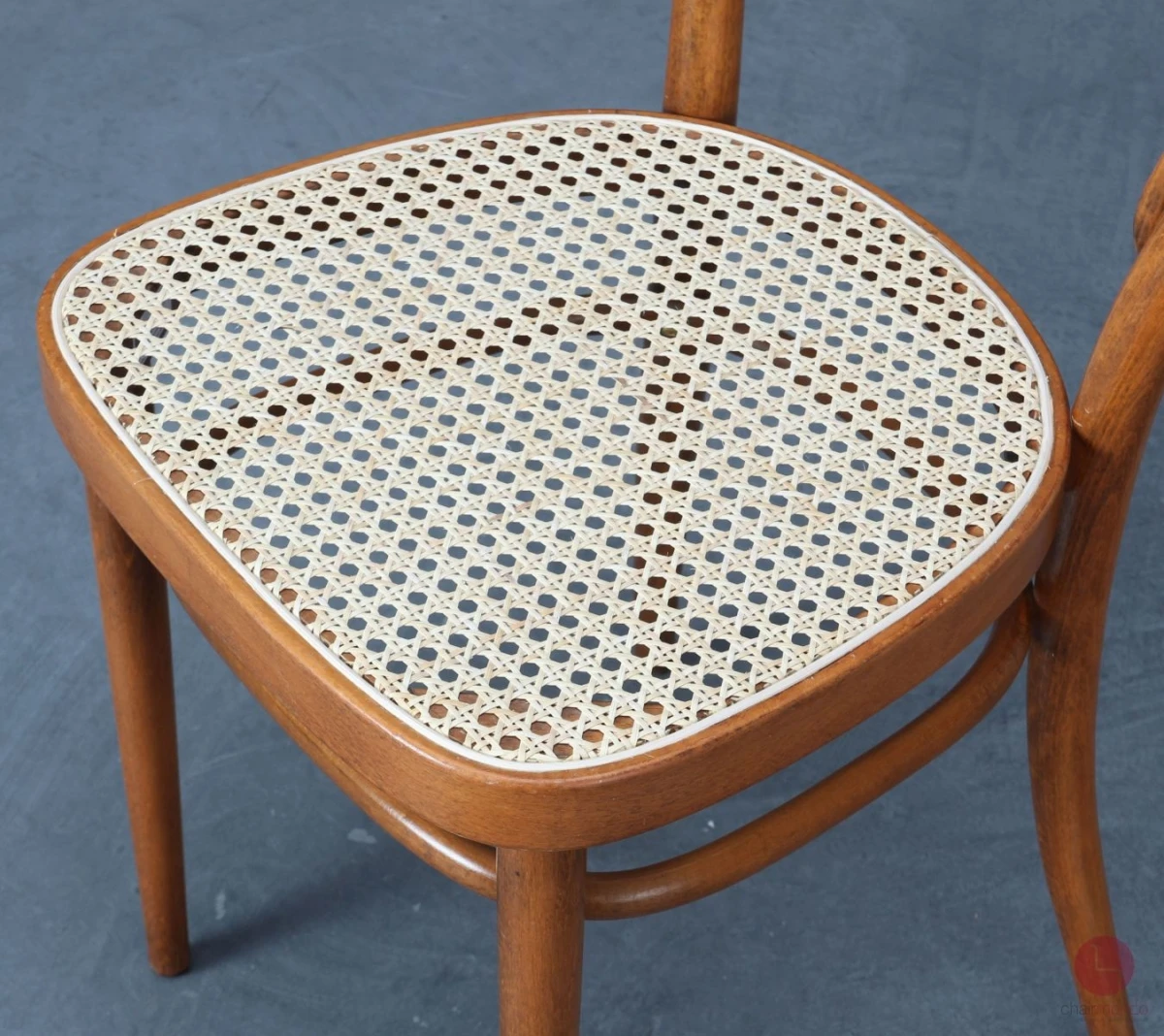 Thonet 214 Kirschbaum Braun Bugholzstuhl mit neuem Geflecht gebraucht Thonet 214 Kirschbaum Braun Bugholzstuhl mit neuem Geflecht gebraucht