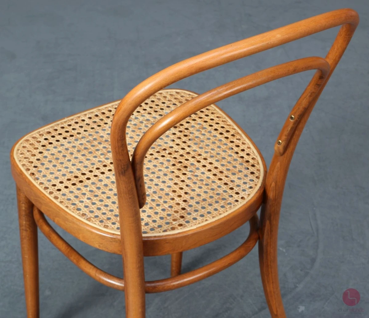 Thonet 214 Kirschbaum Braun Bugholzstuhl mit Patina Geflecht gebraucht Thonet 214 Kirschbaum Braun Bugholzstuhl mit Patina Geflecht gebraucht