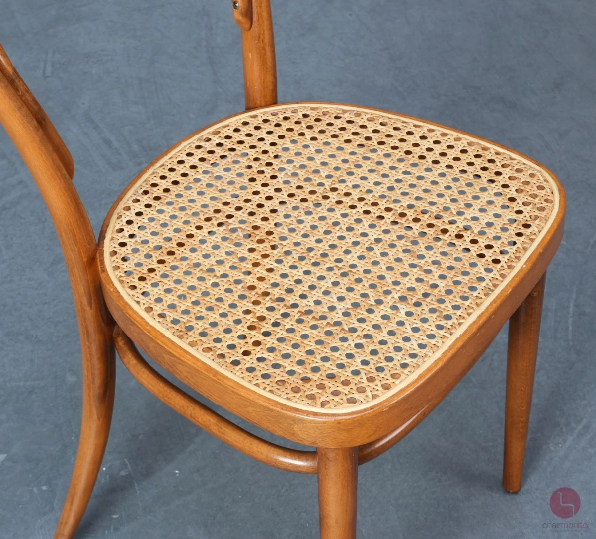 Thonet 214 Kirschbaum Braun Bugholzstuhl mit Patina Geflecht gebraucht Thonet 214 Kirschbaum Braun Bugholzstuhl mit Patina Geflecht gebraucht