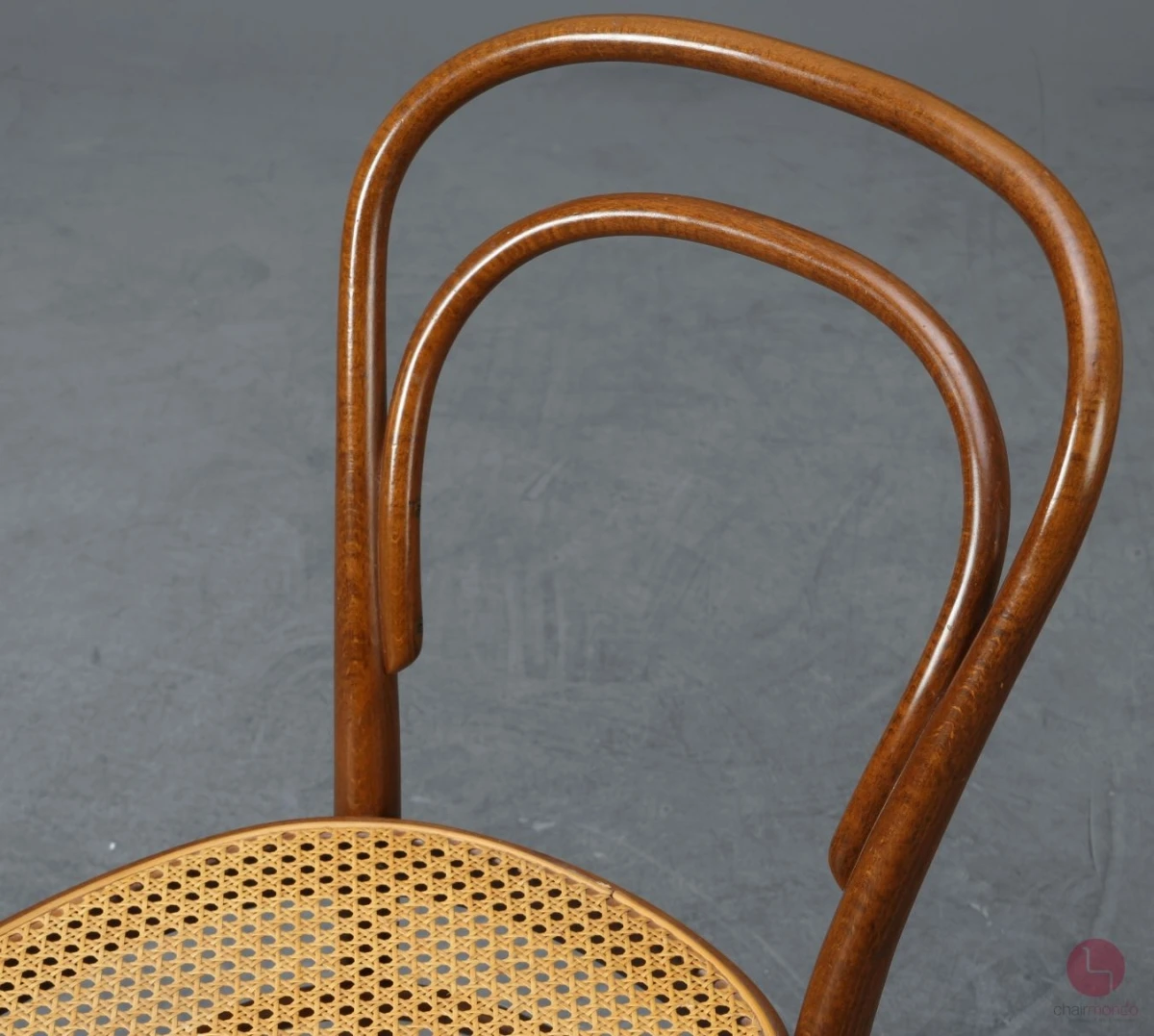 Thonet 214 Nussbaum Braun Bugholzstuhl mit Geflecht gebraucht