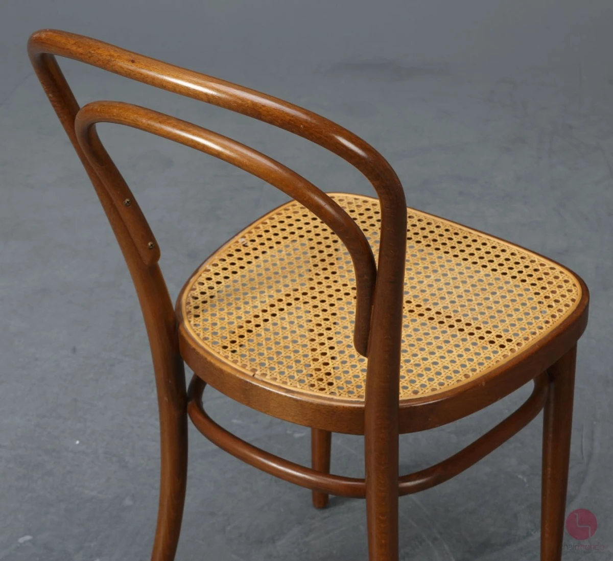 Thonet 214 Nussbaum Braun Bugholzstuhl mit Geflecht gebraucht