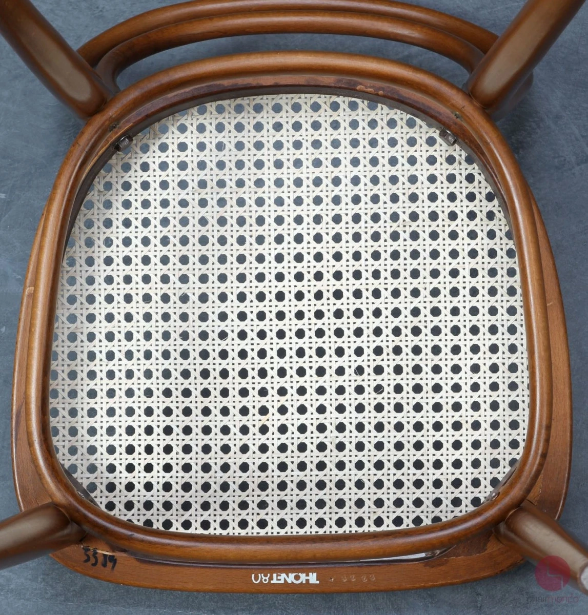 Thonet 214 Nussbaum Braun Bugholzstuhl mit neuem Geflecht gebraucht Thonet 214 Nussbaum Braun Bugholzstuhl mit neuem Geflecht gebraucht