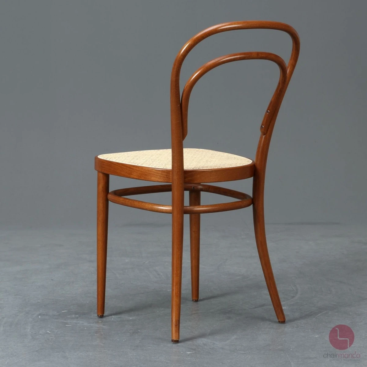 Thonet 214 Nussbaum Braun Bugholzstuhl mit neuem Geflecht gebraucht Thonet 214 Nussbaum Braun Bugholzstuhl mit neuem Geflecht gebraucht